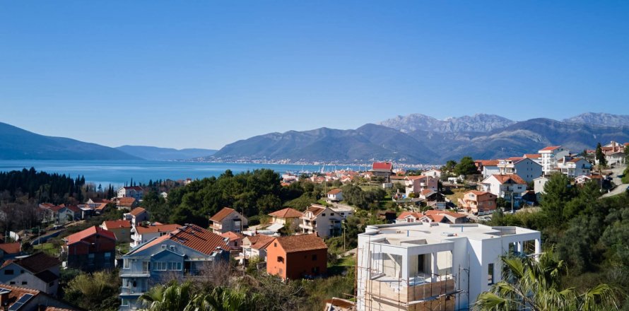2 dormitorios Apartment en Tivat, Montenegro No. 104682