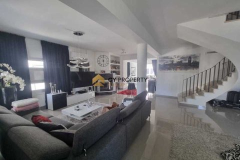 4 bedrooms House in Aradippou, Cyprus No. 40171 2