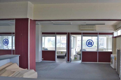 402m² Commercial property à Ilioupoli, Greece No. 59480 3