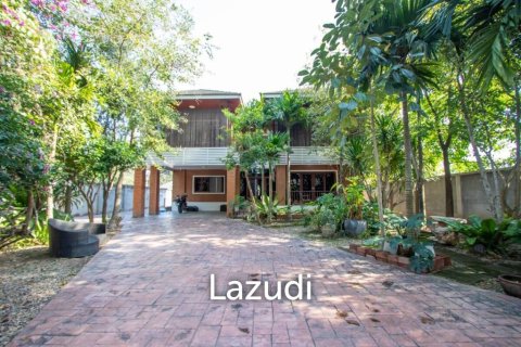 4 bedrooms House in Chiang Mai, Thailand No. 98021 1