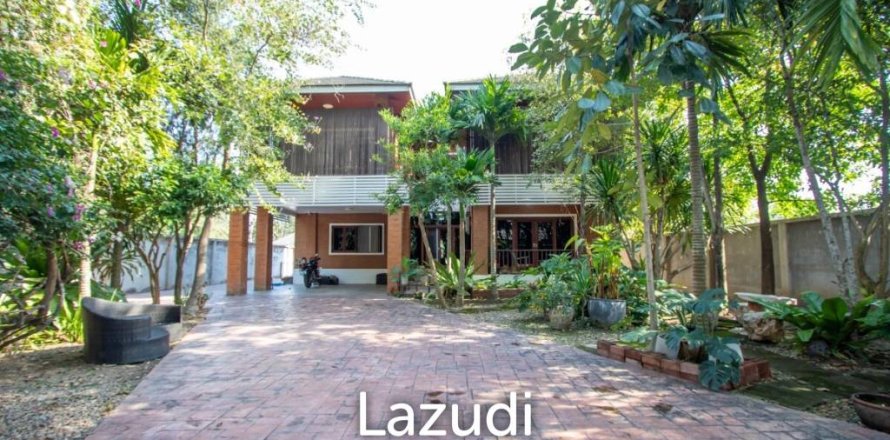 4 bedrooms House in Chiang Mai, Thailand No. 98021