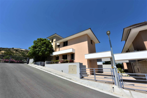 4 bedrooms Villa in Pyrgos, Cyprus No. 77154 4