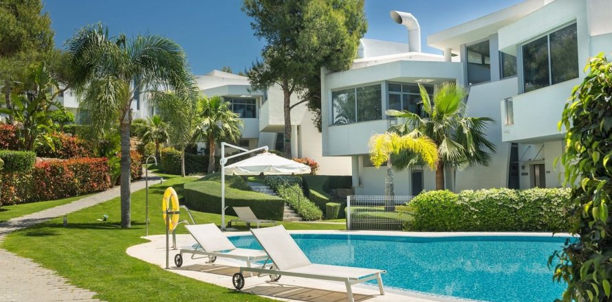 2 bedrooms Townhouse in Marbella, Spain No. 83889