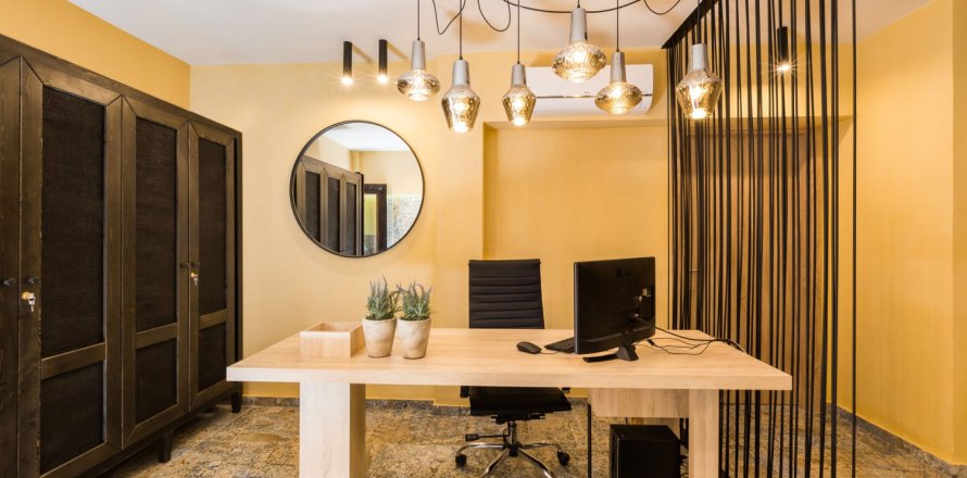 4 bedrooms Commercial property in Chania, Greece No. 23929