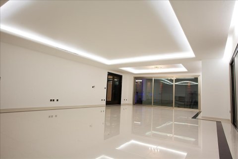 5 bedrooms Apartment in Limassol, Cyprus No. 105712 4