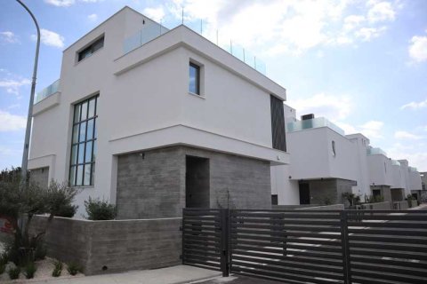 3 bedrooms Villa in Geroskípou, Cyprus No. 101799 5