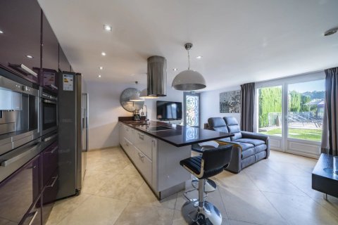 6 bedrooms Villa in Grasse, France No. 83481 14