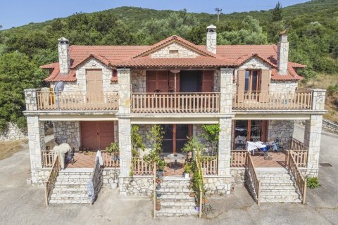 Дом с 4 спальнями в Ахайя, Греция №108682 1