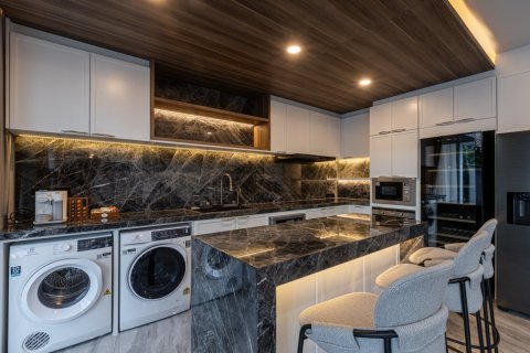 4 bedrooms Villa in Phuket, Thailand No. 98459 14