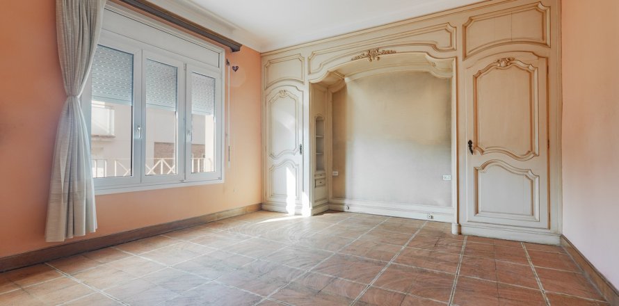 4 bedrooms Apartment in Barcelona, Spain No. 112636