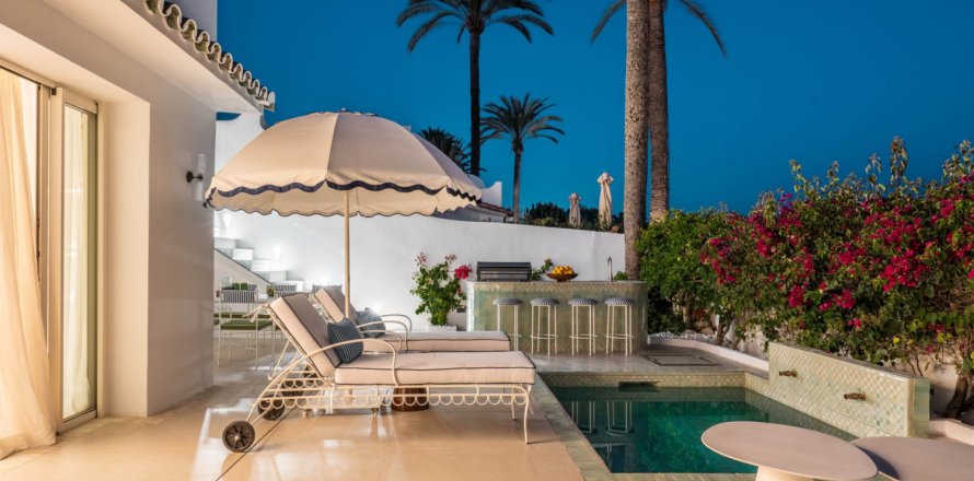 3 bedrooms House in Marbella, Spain No. 112643