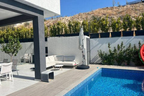 5 bedrooms Villa in Limassol, Cyprus No. 37573 3