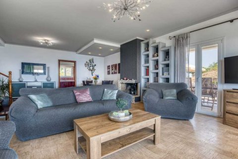 3 bedrooms Villa in Corfu, Greece No. 104913 4