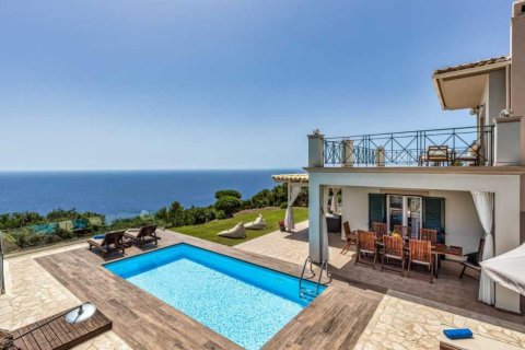 3 bedrooms Villa in Corfu, Greece No. 104913 1