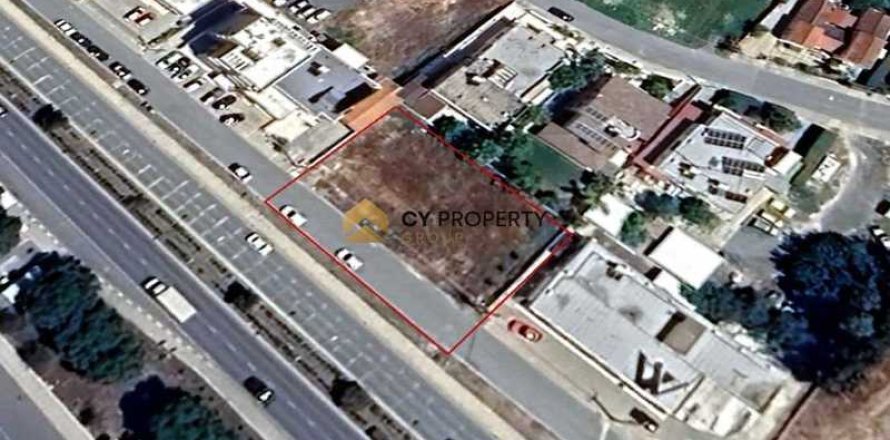 Commercial property à Aradippou, Cyprus No. 41950