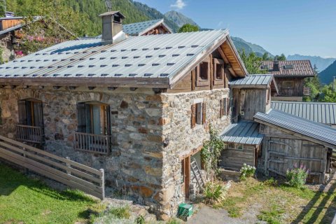 3 bedrooms House in Vallorcine, France No. 99744 2