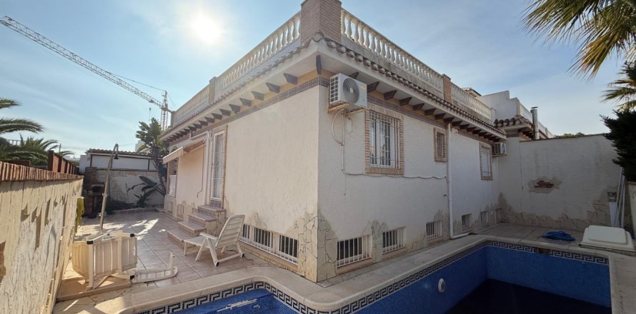 3 bedrooms House in Torrevieja, Spain No. 124822