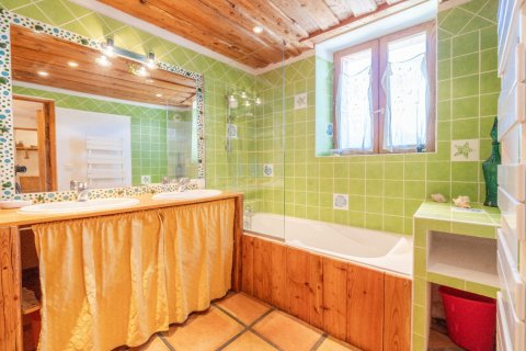 6 chambres House à Les Allues, France No. 100144 9