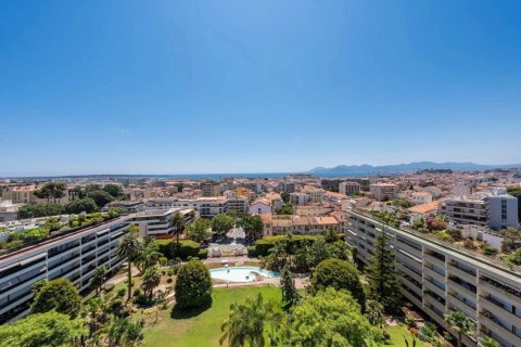 3 dormitorios Apartment en Cannes, France No. 69681 1