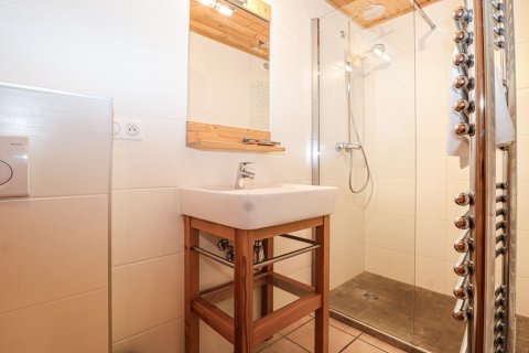 6 bedrooms House in Morzine, France No. 99640 14