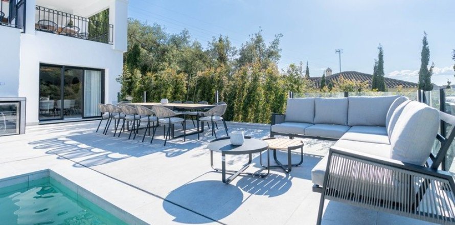 6 bedrooms Villa in Tan Xuan, Vietnam No. 92331