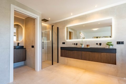 6 bedrooms Villa in Tan Xuan, Vietnam No. 92331 15