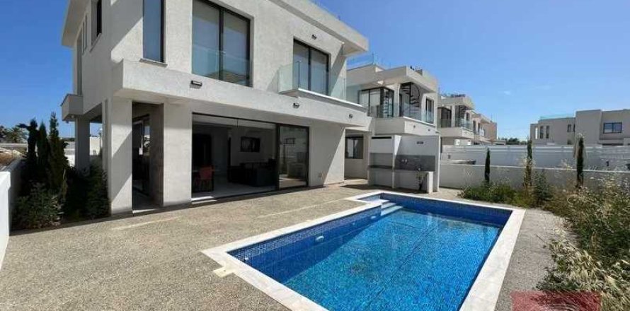 3 bedrooms Villa in Famagusta, Cyprus No. 31292