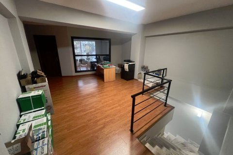 194m² Commercial property en Evosmos, Greece No. 108167 3