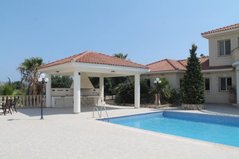 5 bedrooms Villa in Limassol, Cyprus No. 105853 1