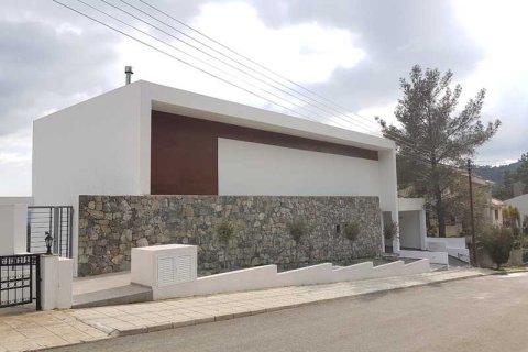 5 bedrooms House in Moniatis, Cyprus No. 29593 1