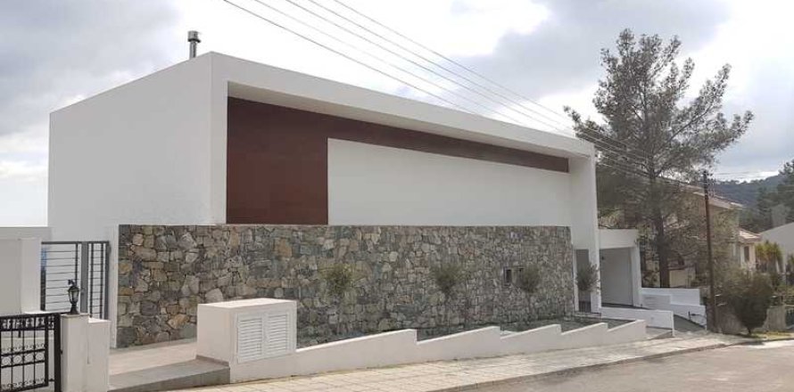 5 bedrooms House in Moniatis, Cyprus No. 29593