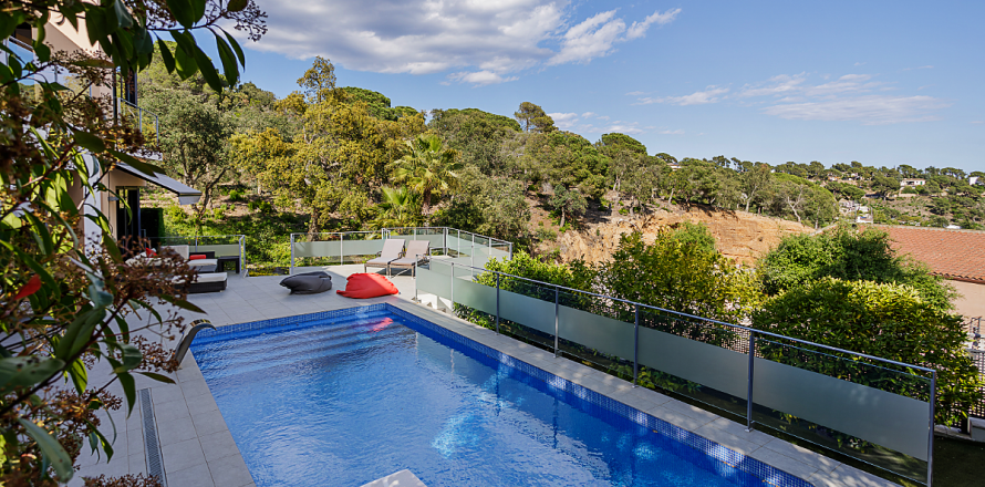 4 bedrooms House in Tossa de Mar, Spain No. 27637