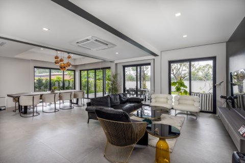 4 bedrooms Villa in Phuket, Thailand No. 87651 2