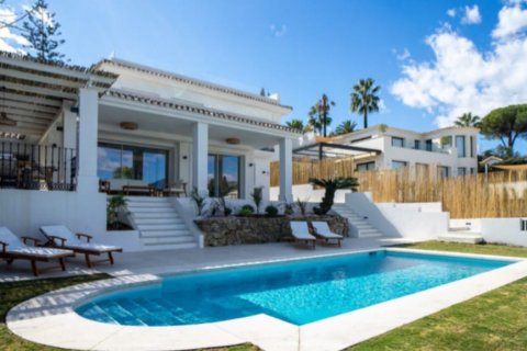 5 bedrooms Villa in Marbella, Spain No. 27510