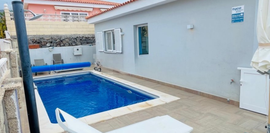 3 bedrooms Bungalow in Callao Salvaje, Spain No. 128297