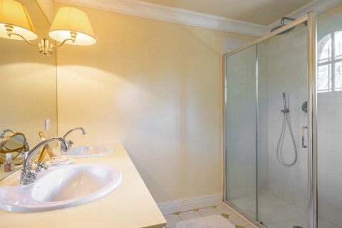 5 bedrooms House in Antibes, France No. 100260 10