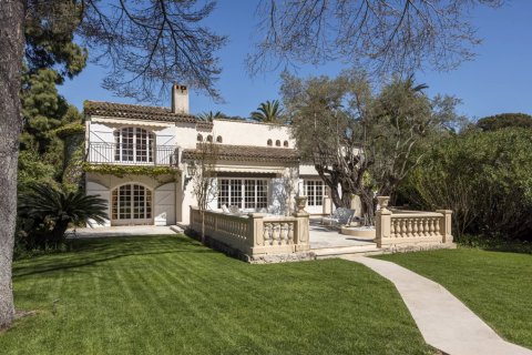 5 bedrooms House in Antibes, France No. 100260 1