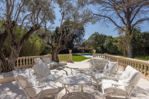 5 bedrooms House in Antibes, France No. 100260 4