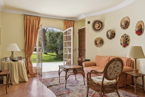 5 bedrooms House in Antibes, France No. 100260 7