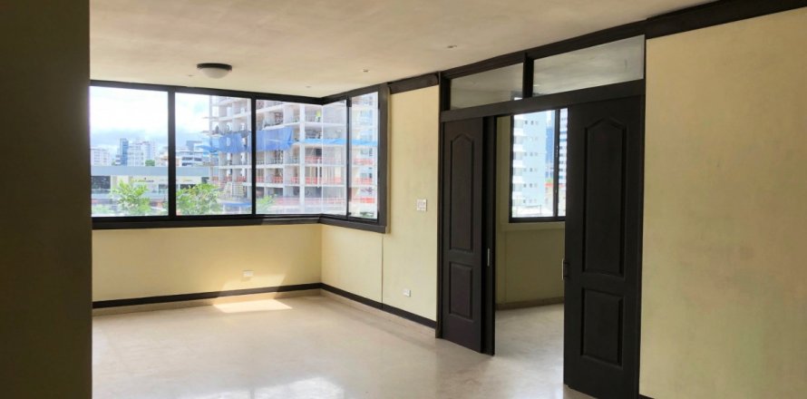 3 bedrooms Apartment in Panama City, Panama No. 109743