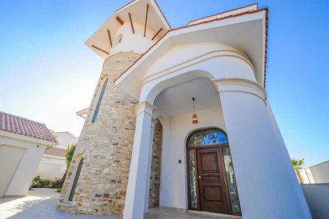 5 bedrooms Villa in Pervolia, Cyprus No. 100402 2