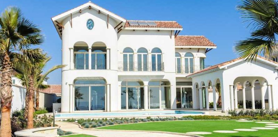 5 bedrooms Villa in Pervolia, Cyprus No. 100402