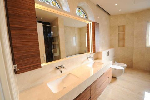 5 bedrooms Villa in Pervolia, Cyprus No. 100402 9