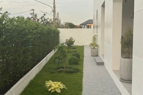4 bedrooms House in Bangkok, Thailand No. 97435 4