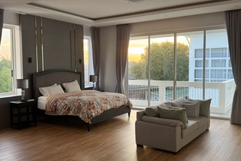 4 bedrooms House in Bangkok, Thailand No. 97435 18