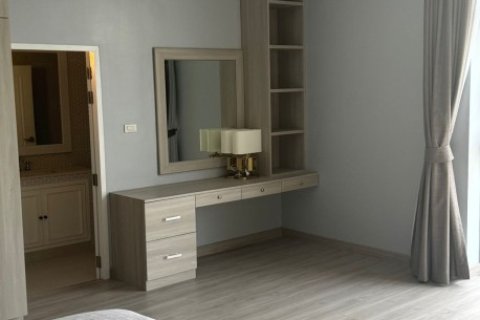 4 bedrooms House in Bangkok, Thailand No. 97435 26