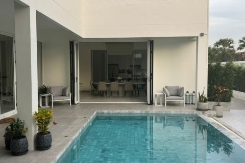 4 bedrooms House in Bangkok, Thailand No. 97435 2