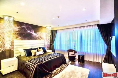 3 bedrooms Apartment in Bangkok, Thailand No. 96370 2