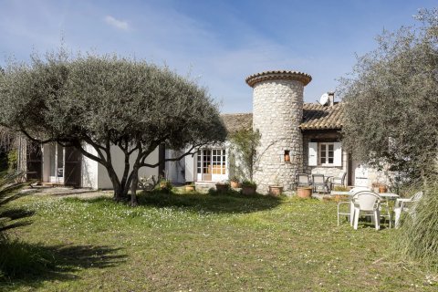 4 bedrooms Villa in La Gaude, France No. 99752 2
