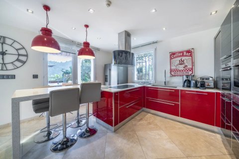 6 bedrooms Villa in Grasse, France No. 83444 6